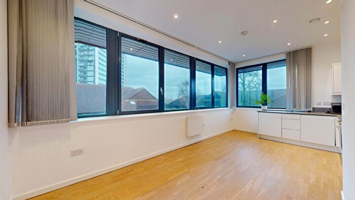 1 Bedroom Flat To Rent In Riverbank Way, Brentford, TW8