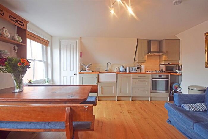 2 Bedroom Flat To Rent In King Street, Twickenham, TW1