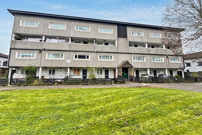 2 Bedroom Flat For Sale In Raccoon Way, Hounslow, TW4