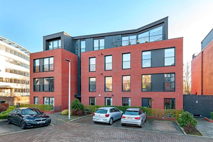 2 Bedroom Flat For Sale In Cruickshank Gardens, Corstorphine, Edinburgh, EH12