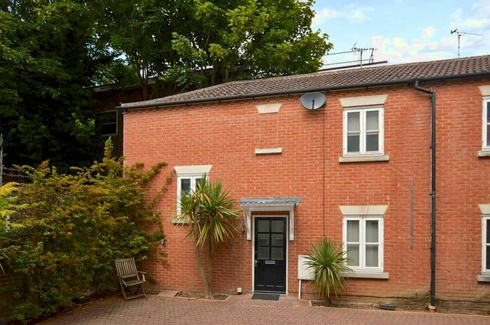 2 Bedroom Mews To Rent In Albion Street, Dunstable, LU6