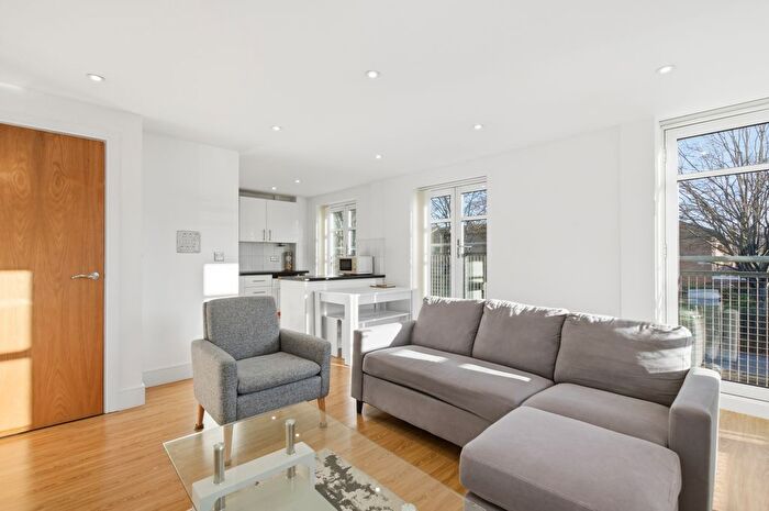 2 Bedroom Flat To Rent In Sandringham Road, London, E8