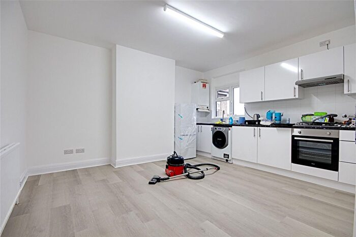 4 Bedroom Flat To Rent In Hertford Road, Enfield, EN3