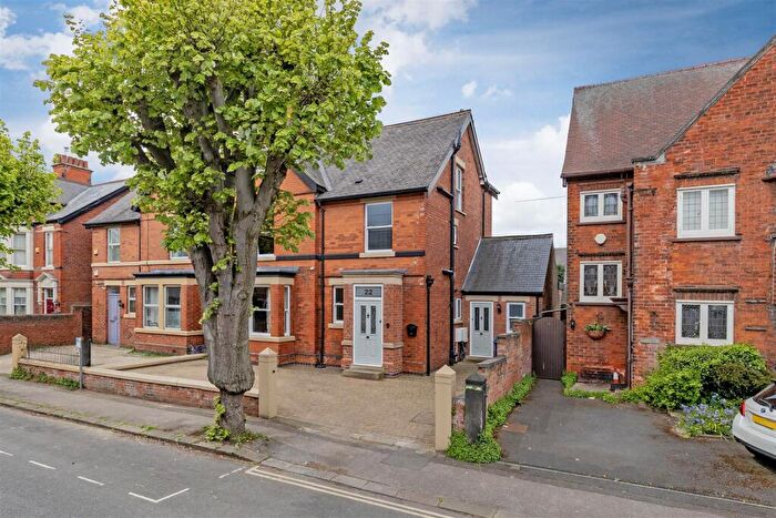 5 Bedroom Semi-Detached House For Sale In Tennyson Avenue, Chesterfield, S40