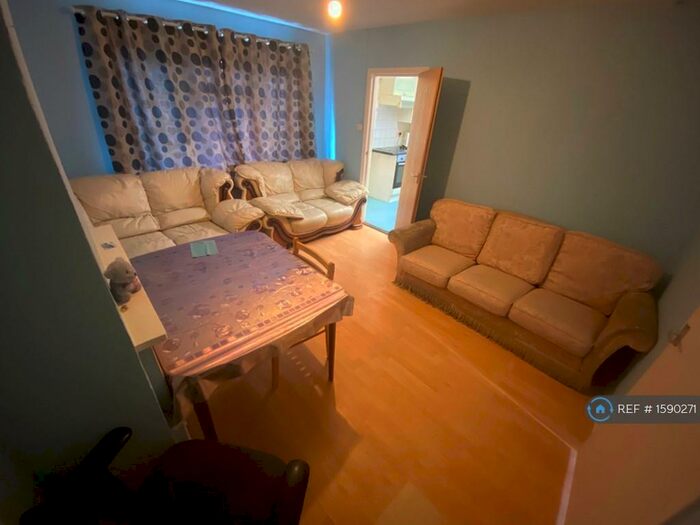 4 Bedroom Semi-Detached House To Rent In Harrison Road, Southampton, SO17