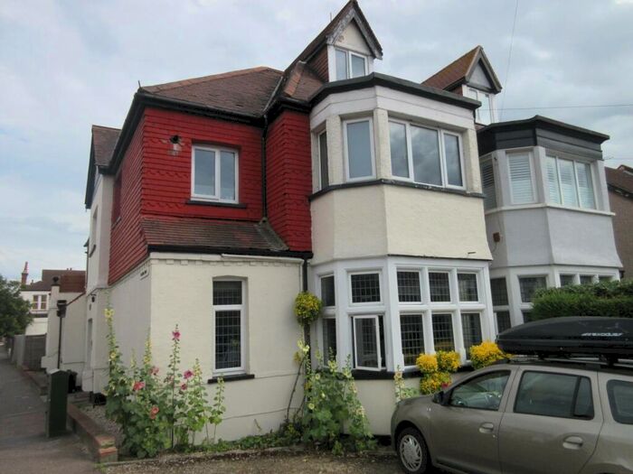 1 Bedroom Flat To Rent In Canterbury Court, Ailsa Road, Westcliff On Sea, SS0