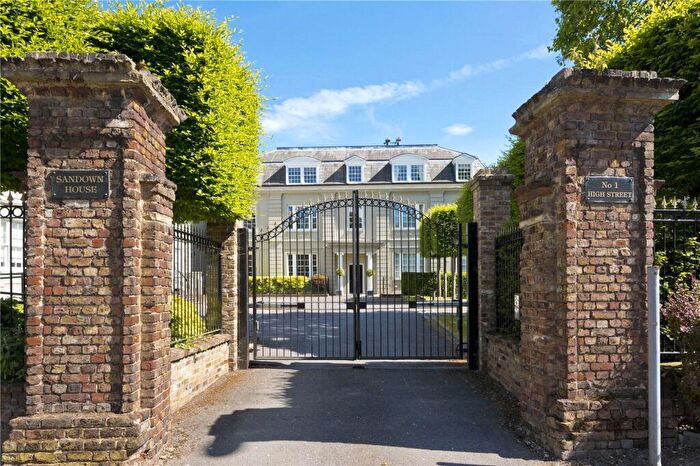 2 Bedroom Apartment To Rent In High Street, Esher, Surrey, KT10