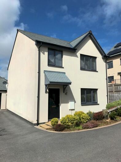 4 Bedroom Detached House To Rent In Ridgeley Close, Wadebridge, PL27