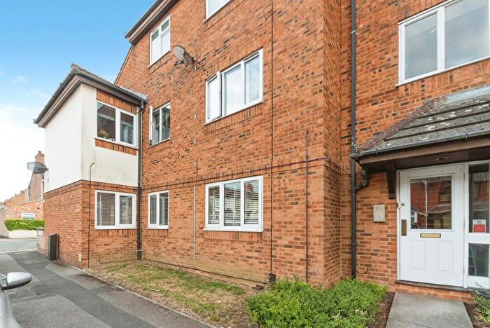 2 Bedroom Flat For Sale In Rose Street, Swindon, SN2
