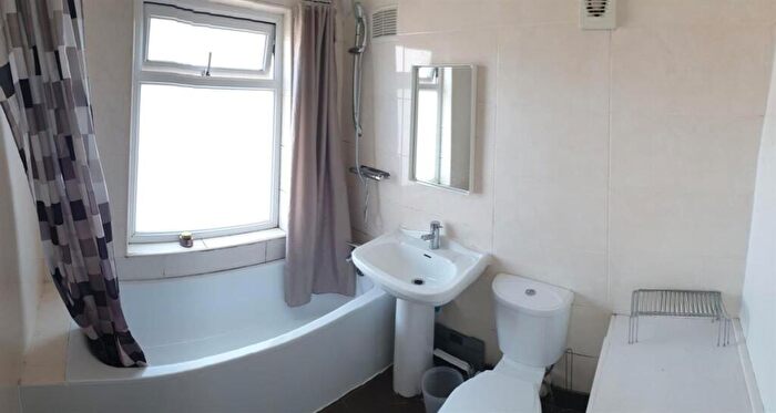 4 Bedroom House To Rent In Yew Tree Road, Manchester, M14