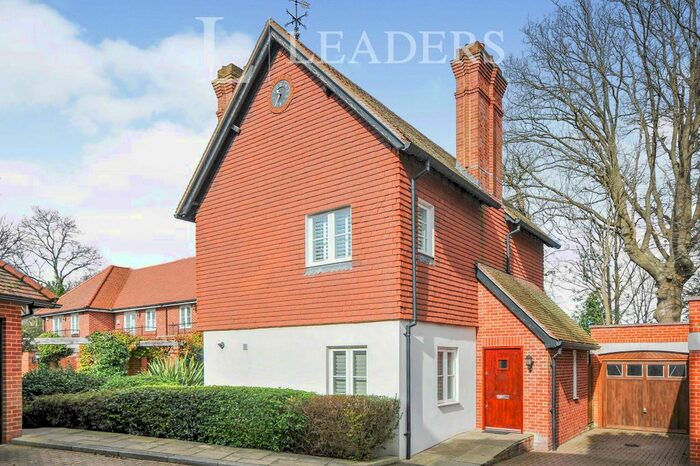 3 Bedroom Detached House To Rent In Newton Park Place, Chislehurst, BR7