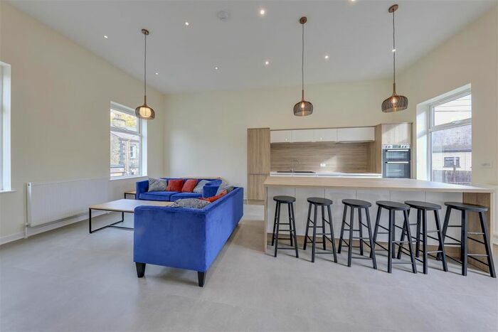 3 Bedroom Flat To Rent In Bank Street, Rawtenstall, Rossendale, BB4