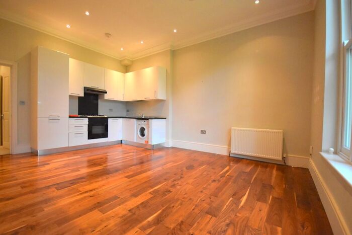 1 Bedroom Flat To Rent In De Crespigny Park, Camberwell, London, SE5