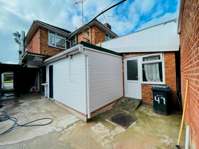 3 Bedroom Flat To Rent In Woodgate Lane, Harbourne, B32