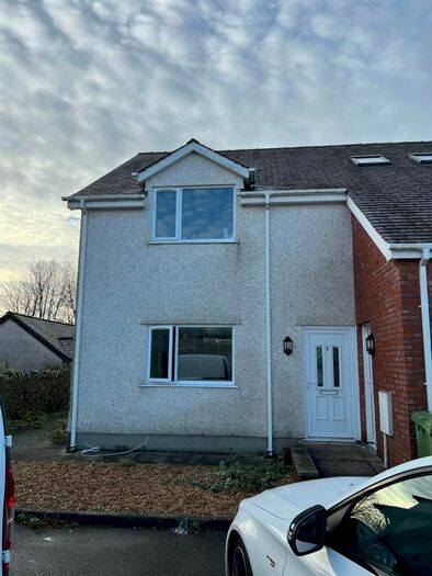 2 Bedroom Flat To Rent In Flat, Hendre, Penygroes, Caernarfon, LL54