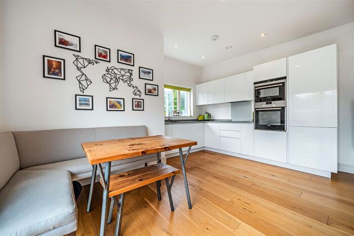2 Bedroom Flat For Sale In Clarence Walk, Clapham, SW4