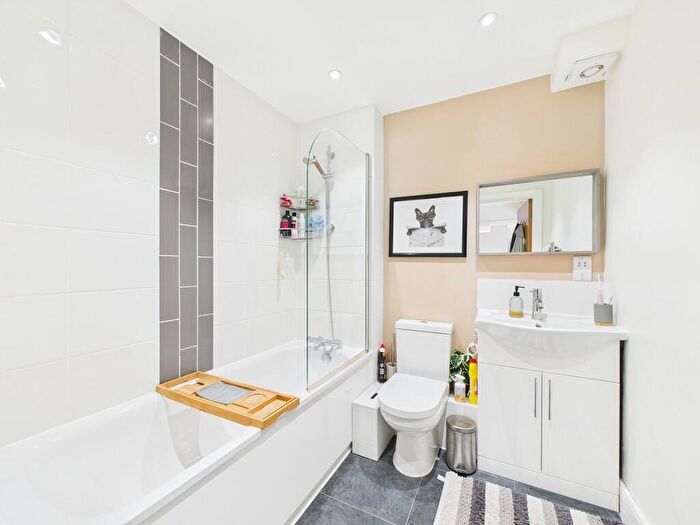 1 Bedroom Apartment For Sale In Queen Street, Horsham, RH13