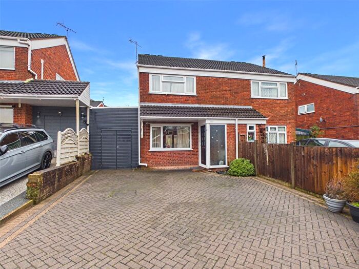 3 Bedroom Semi Detached House For Sale In Medway Road, Worcester, Worcestershire, WR5