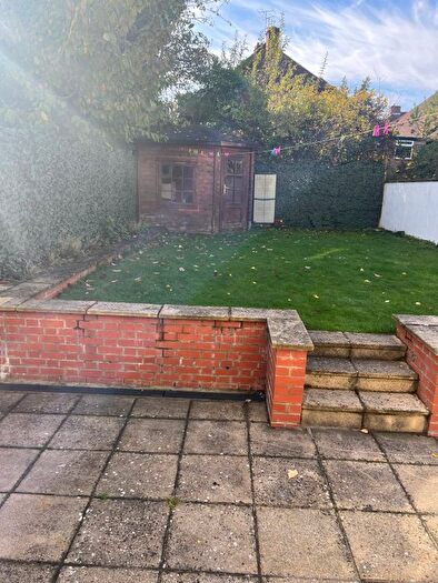 4 Bedroom Semi-Detached House To Rent In Greyhound Hill, London, NW4