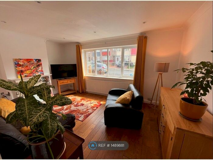 3 Bedroom End Of Terrace House To Rent In Lindsay Road, Worcester Park, KT4