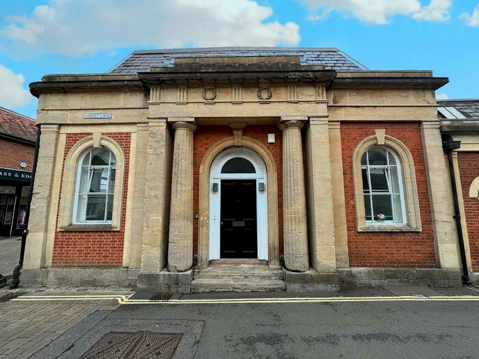 2 Bedroom House To Rent In Market Lane, Winchester, SO23