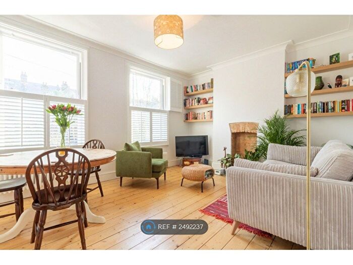 2 Bedroom Flat To Rent In Hither Green, London, SE13