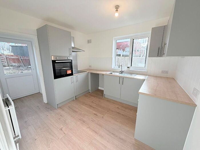 3 Bedroom Property To Rent In The Crescent, Castleford, WF10