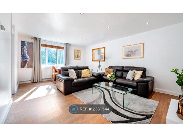 2 Bedroom Flat To Rent In Farm House Court, London, NW7