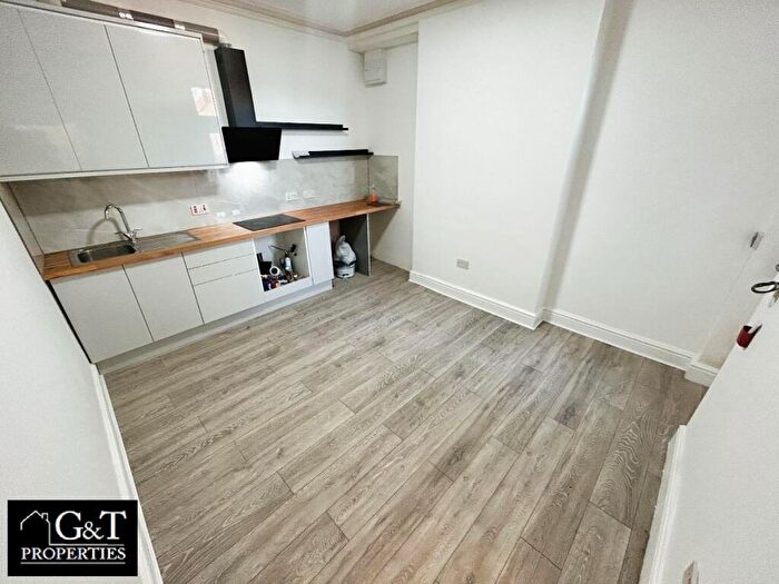 1 Bedroom Flat To Rent In Cinder Bank, Dudley, DY2