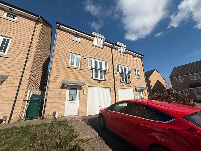 3 Bedroom Semi-Detached House To Rent In Staincliffe Drive, Keighley, West Yorkshire, BD22