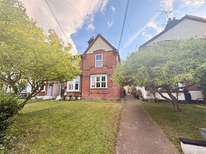 3 Bedroom End Of Terrace House For Sale In Boundary Road, Wooburn Green, HP10