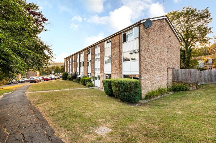 2 Bedroom Apartment For Sale In Barnetts Shaw, Oxted, Surrey, RH8