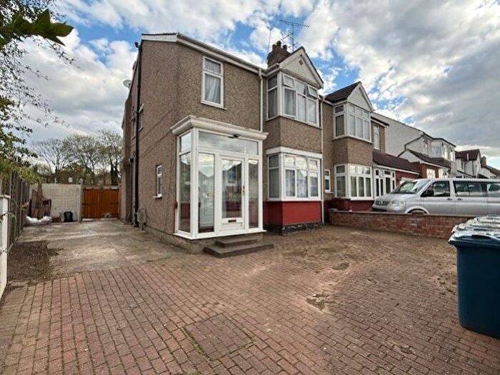 5 Bedroom Semi-Detached House To Rent In The Highlands, Edgware, Greater London, HA8