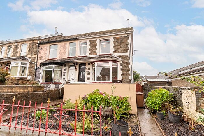 3 Bedroom Semi-Detached House For Sale In Islwyn Street, Ynysddu, NP11