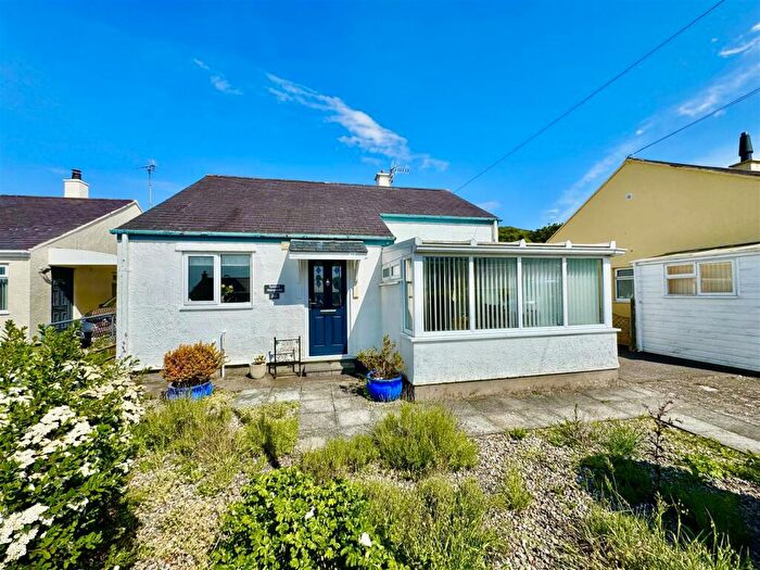 2 Bedroom Detached Bungalow For Sale In Stad Llwynaethnen, Trefor, LL54