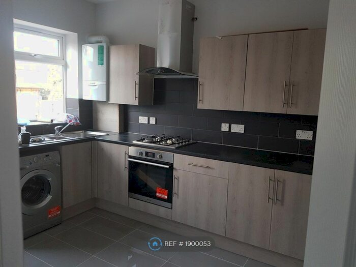 Studio To Rent In Wycombe Road, Ilford, IG2