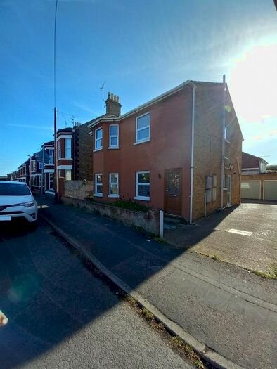 2 Bedroom Flat To Rent In Grosvenor Road, Broadstairs, CT10