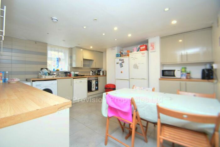 6 Bedroom Terraced House To Rent In Cliff Mount, Woodhouse, Leeds, LS6