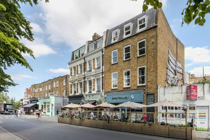 2 Bedroom Flat To Rent In The Pavement, London, SW4