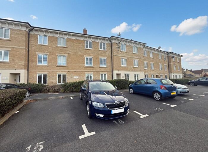2 Bedroom Flat To Rent In Meadow Way, Carterton, OX18