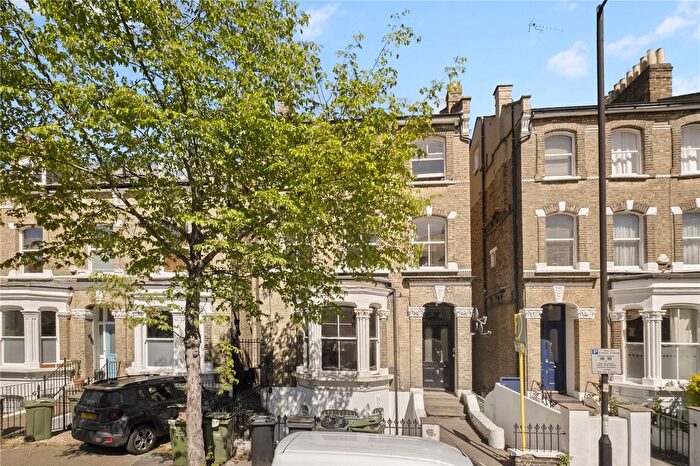 4 Bedroom Flat To Rent In Gauden Road, London, SW4