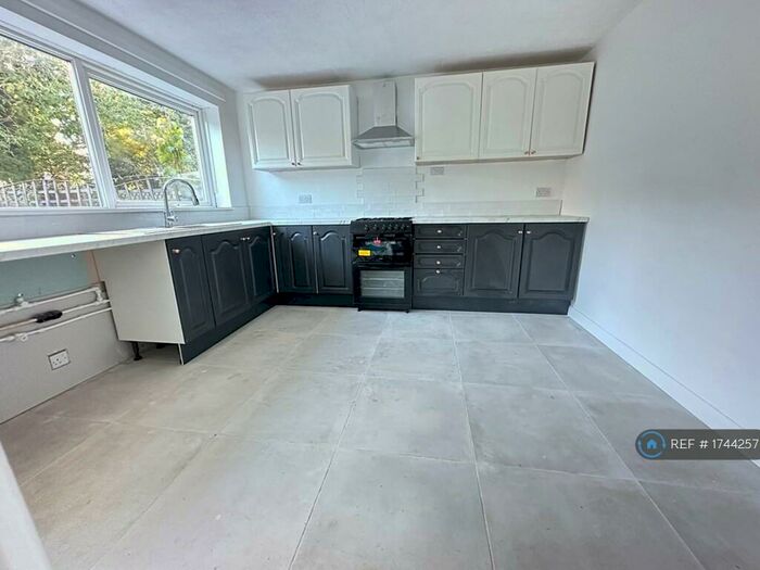 3 Bedroom Terraced House To Rent In Swallows Meadow, Shirley, Solihull, B90