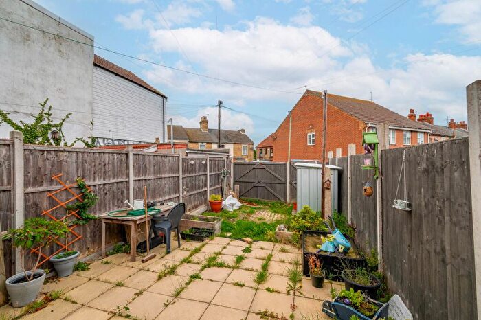 3 Bedroom Terraced House For Sale In Carlton Road, Lowestoft, NR33