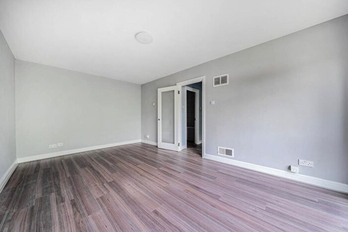 1 Bedroom Flat For Sale In Brunswick Road, Sutton, SM1