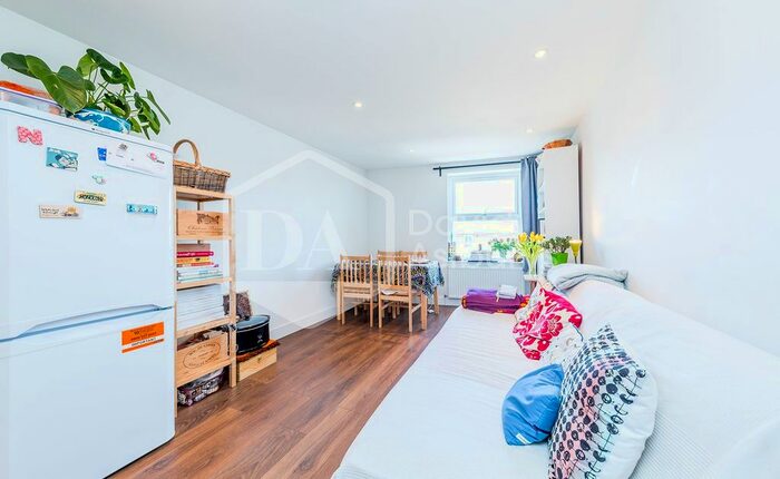 2 Bedroom Flat To Rent In Wightman Road, Turnpike Lane, London, N8