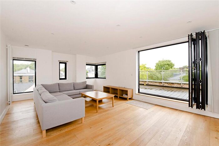 3 Bedroom Flat To Rent In Orleston Road, Islington, N7
