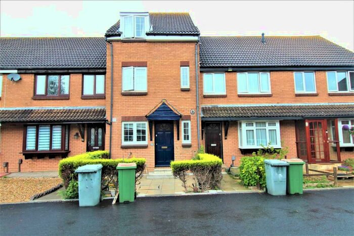 4 Bedroom Town House To Rent In Armstrong Close, Beckton, E6