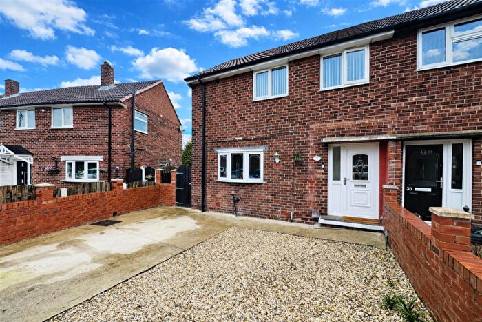 3 Bedroom Semi Detached House For Sale In Chevet View, Royston, Barnsley, S71