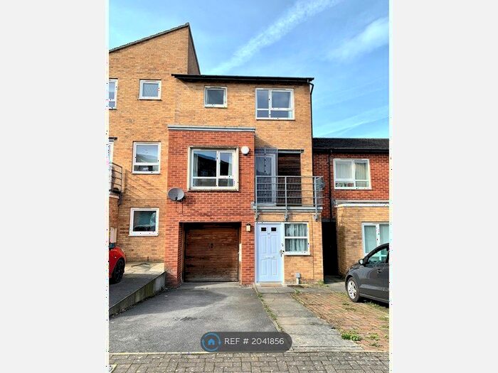 4 Bedroom Terraced House To Rent In Park Grange Court, Sheffield, S2