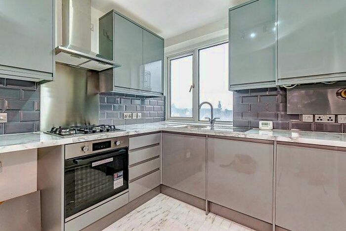 2 Bedroom Flat To Rent In Heybridge Avenue, London, SW16